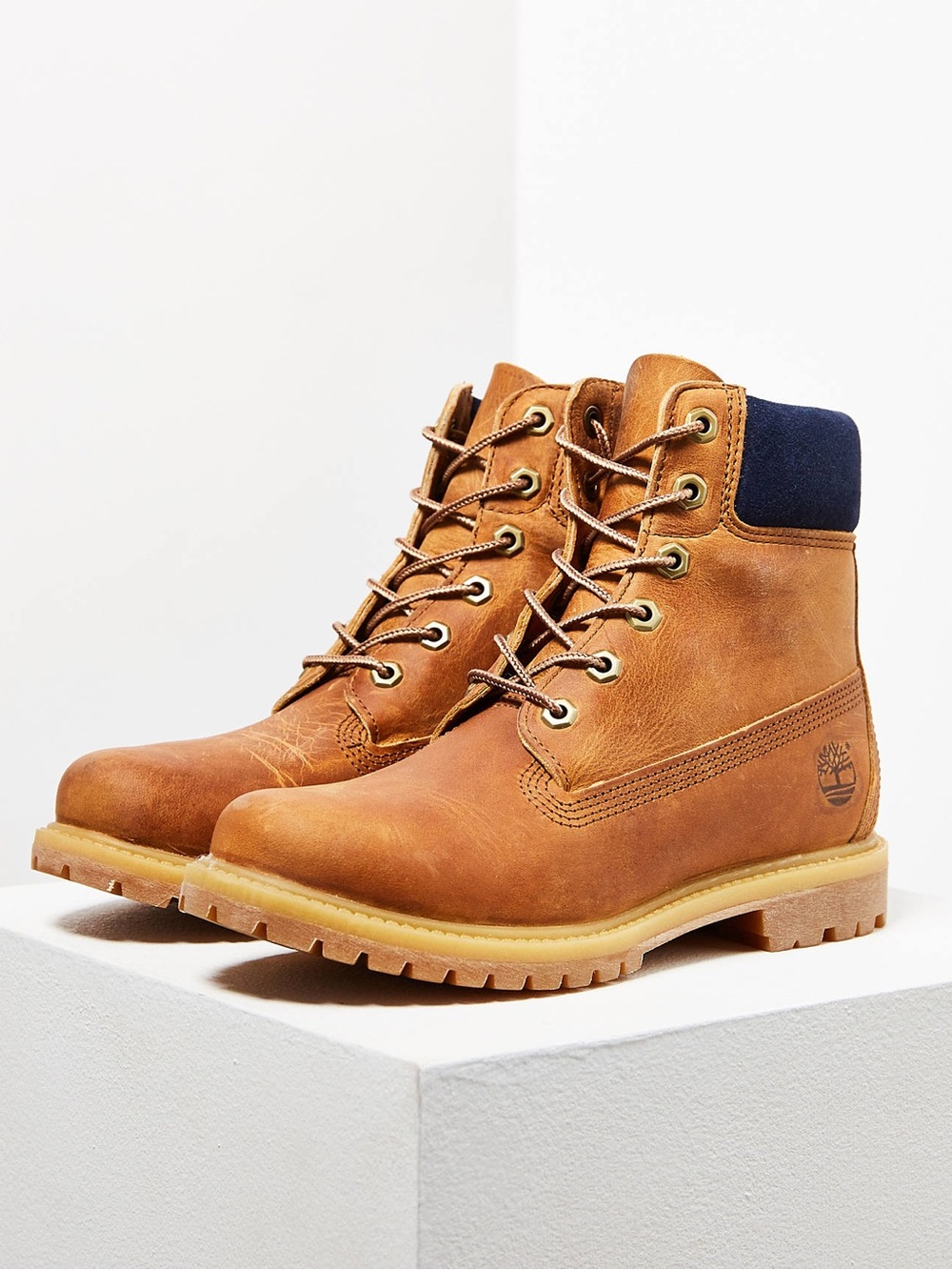 Timberland 6-Inch Premium Waterproof Boots Women’s 9 Brown Leather Lug Sole